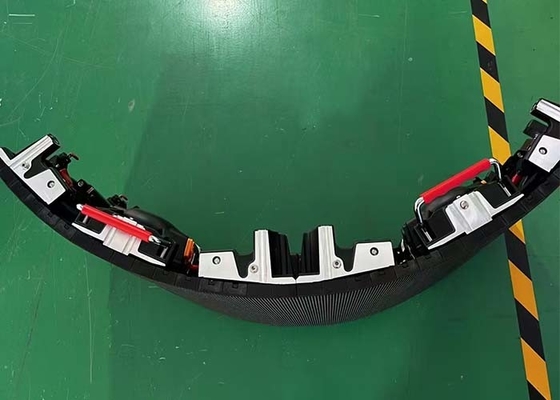 Dostosowywalny skrzywiony ekran LED 250mmx250mm P2.604 w pomieszczeniach wewnętrznych do imprez dotacyjnych